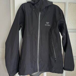 Arc'teryx Women's Black and Gray Jacket with Hood